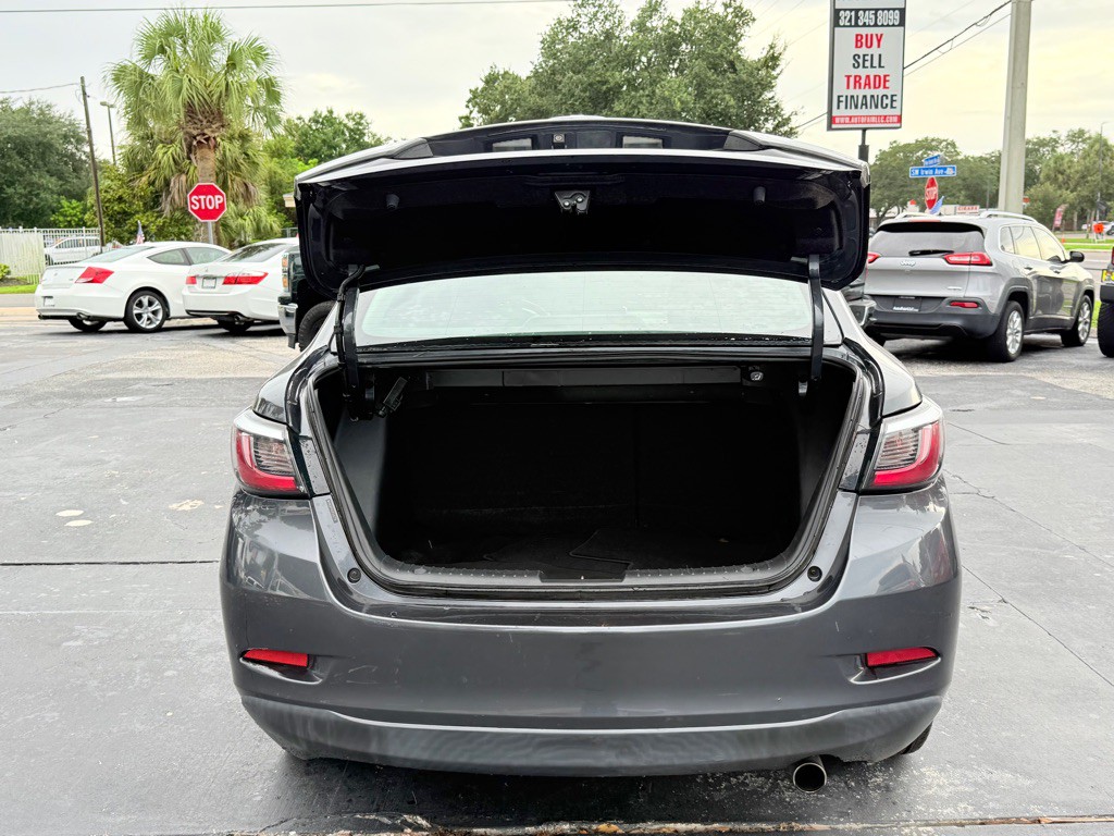 2018 Toyota Yaris Image 6