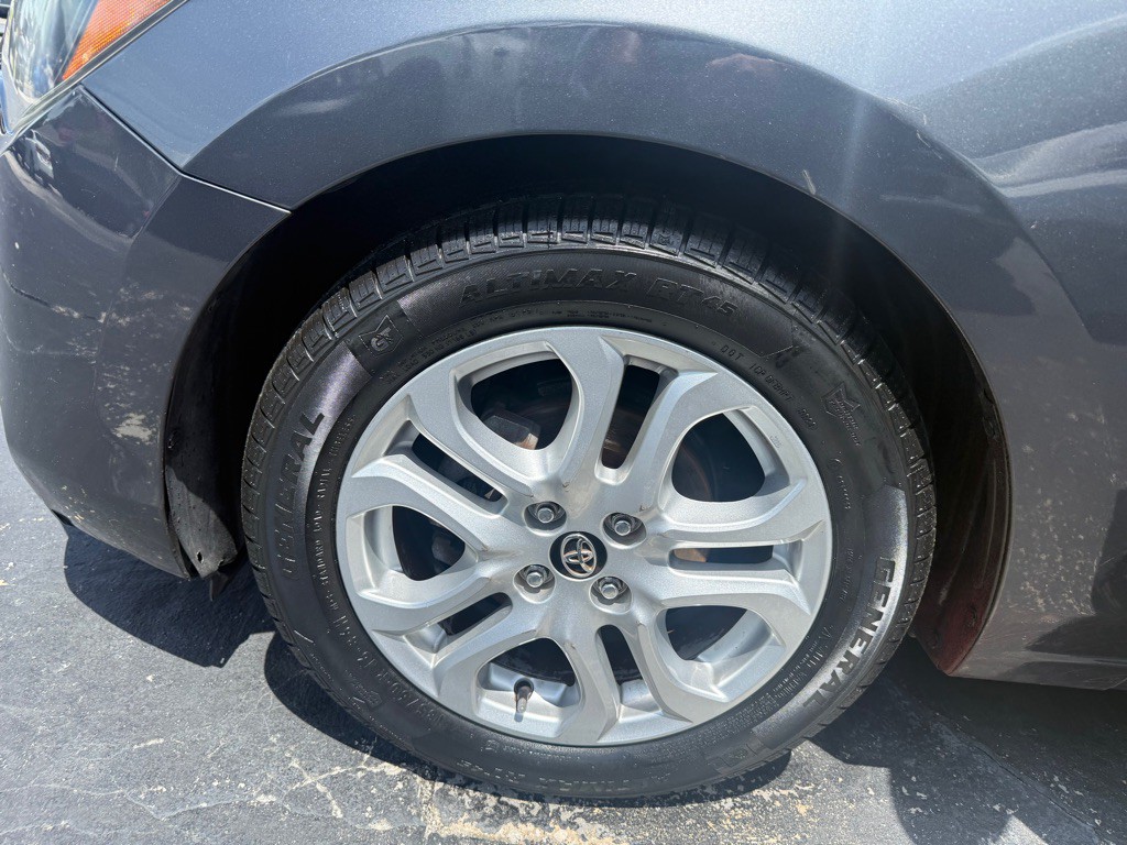 2018 Toyota Yaris Image 25