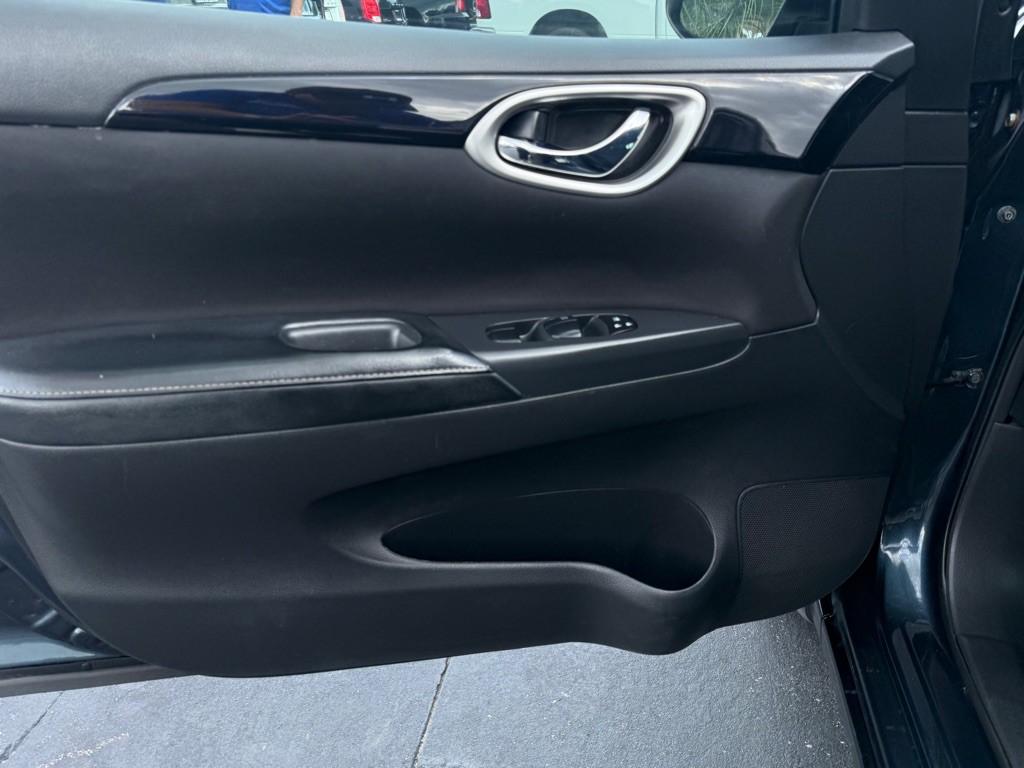2016 Nissan Sentra Image 7