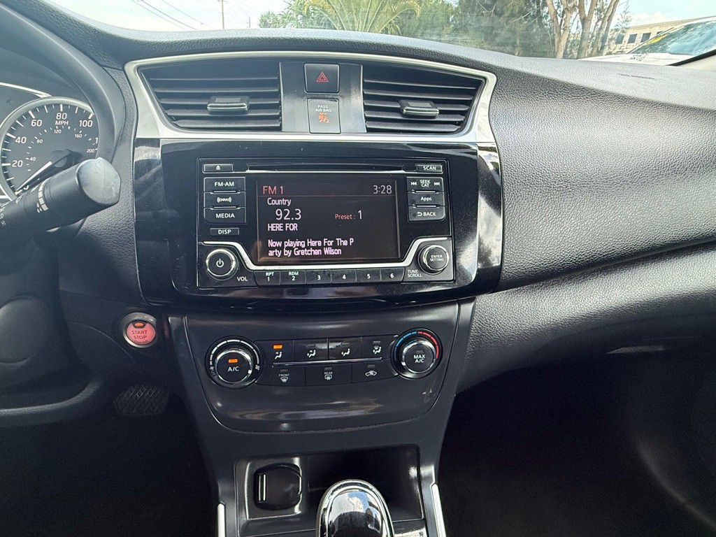 2016 Nissan Sentra Image 13