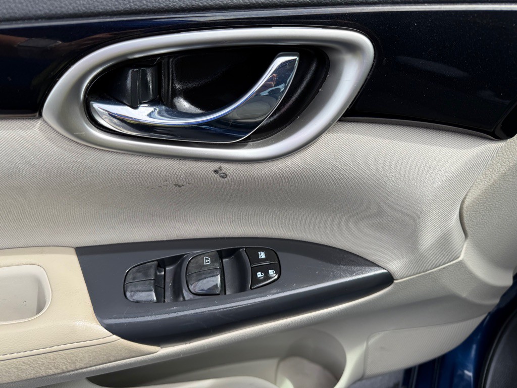 2016 Nissan Sentra Image 8