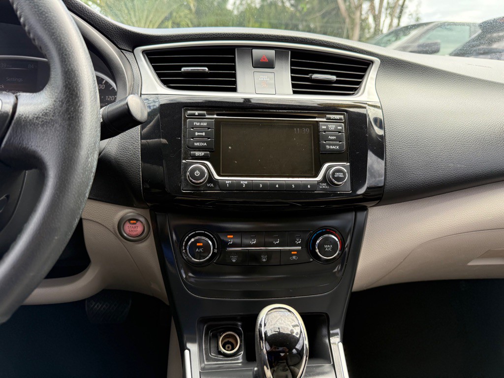 2016 Nissan Sentra Image 12
