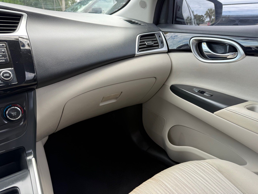 2016 Nissan Sentra Image 14