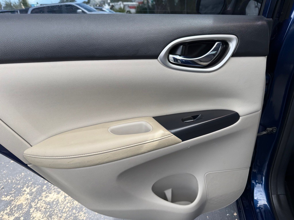 2016 Nissan Sentra Image 19