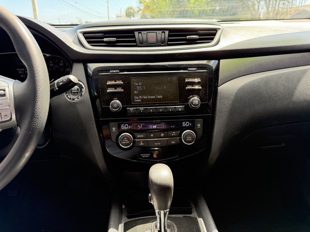 2015 Nissan Rogue Image 14
