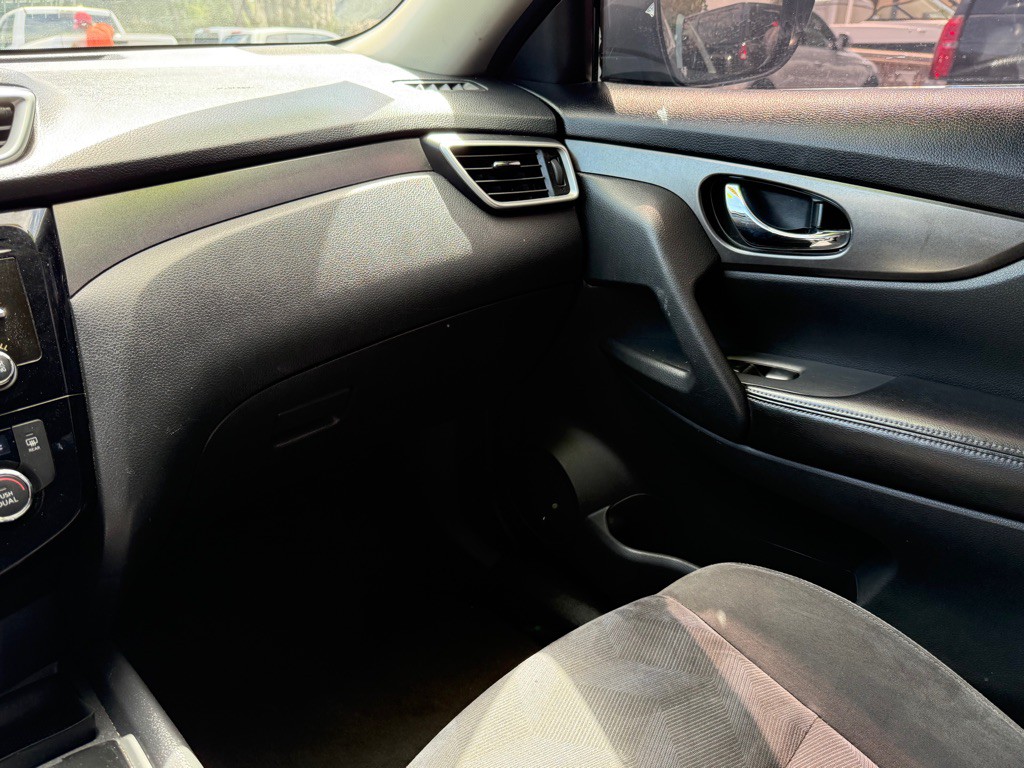 2015 Nissan Rogue Image 16