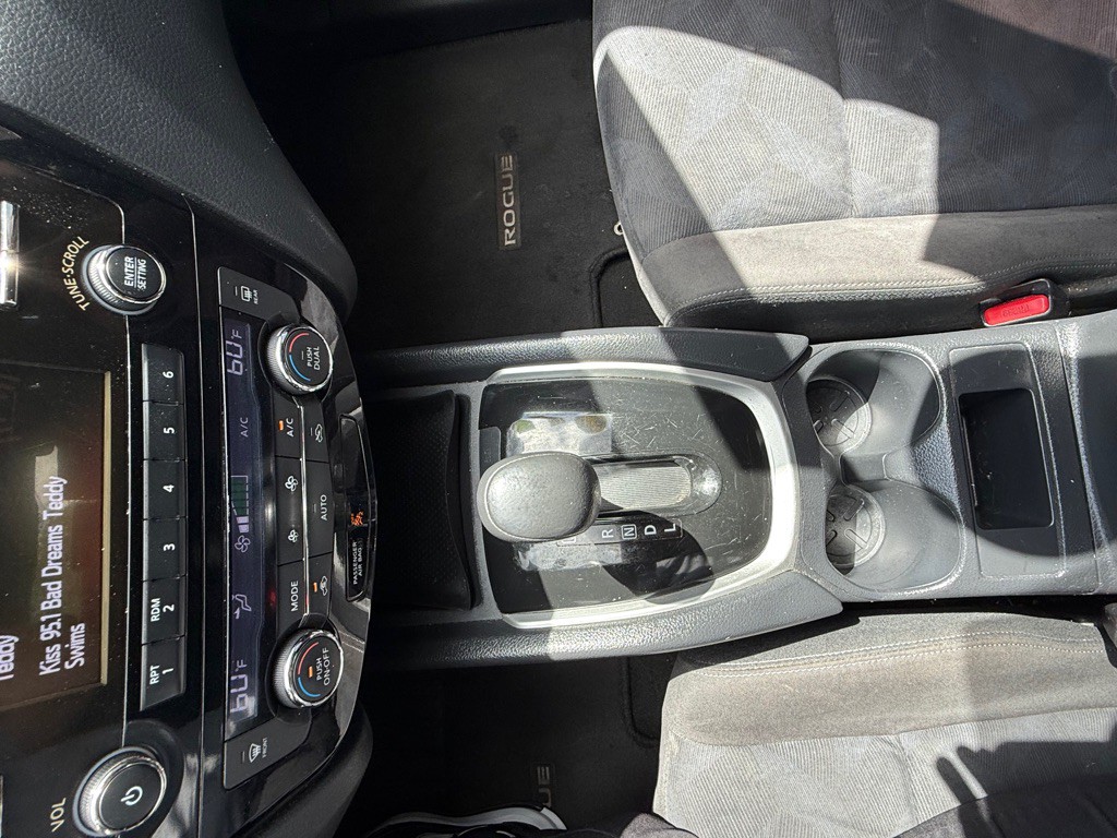 2015 Nissan Rogue Image 17