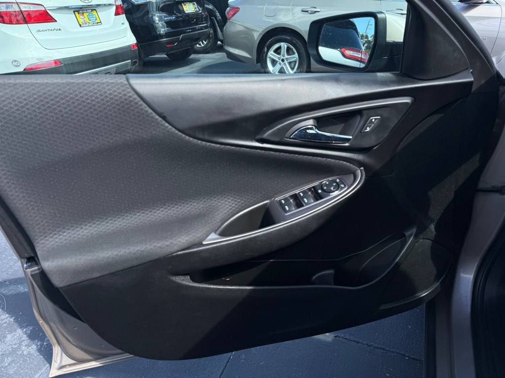2023 Chevrolet Malibu Image 8
