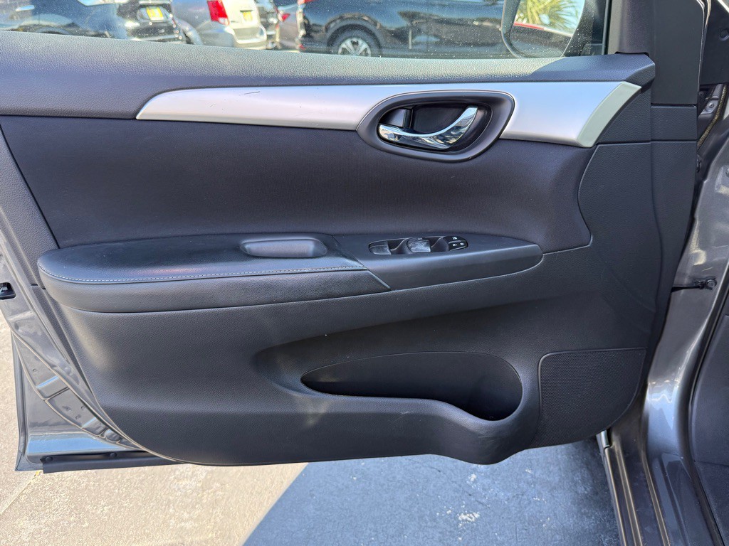 2016 Nissan Sentra Image 7