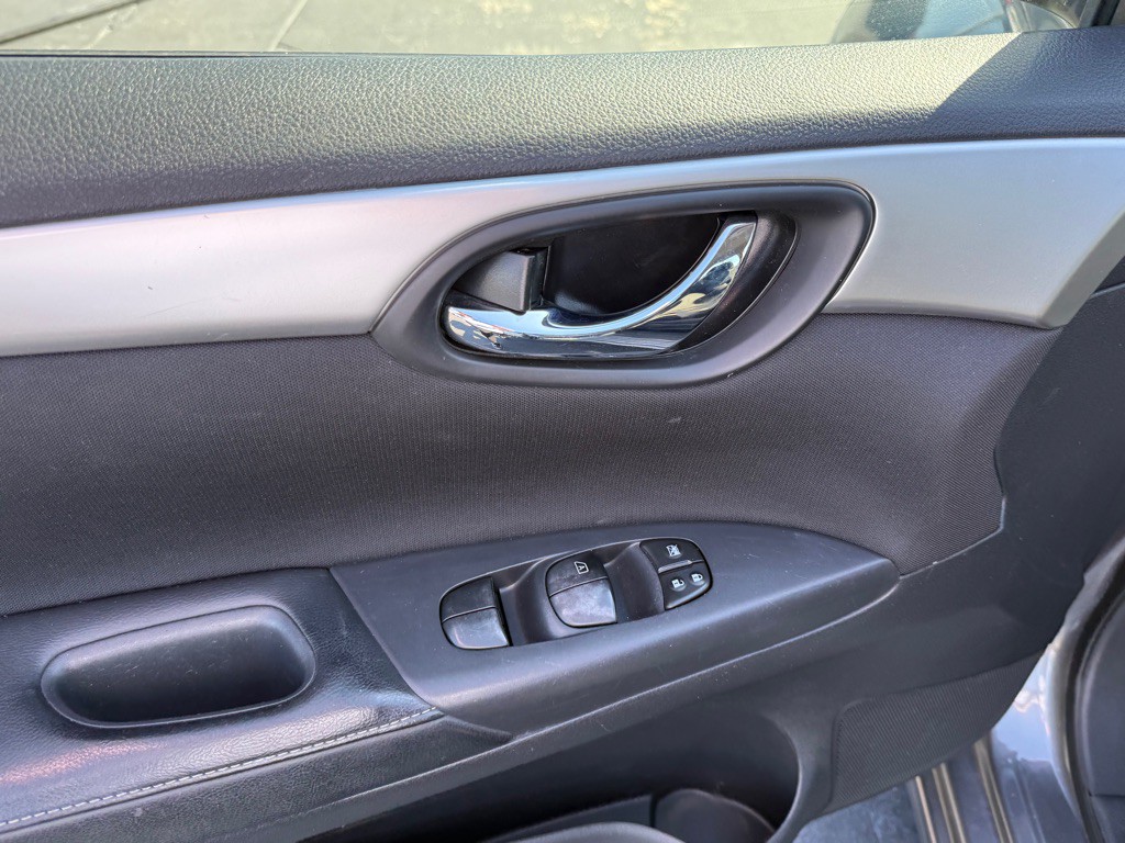 2016 Nissan Sentra Image 8