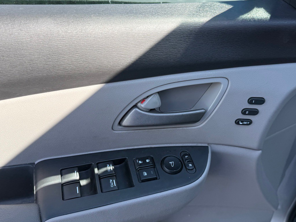 2012 Honda Odyssey Image 11