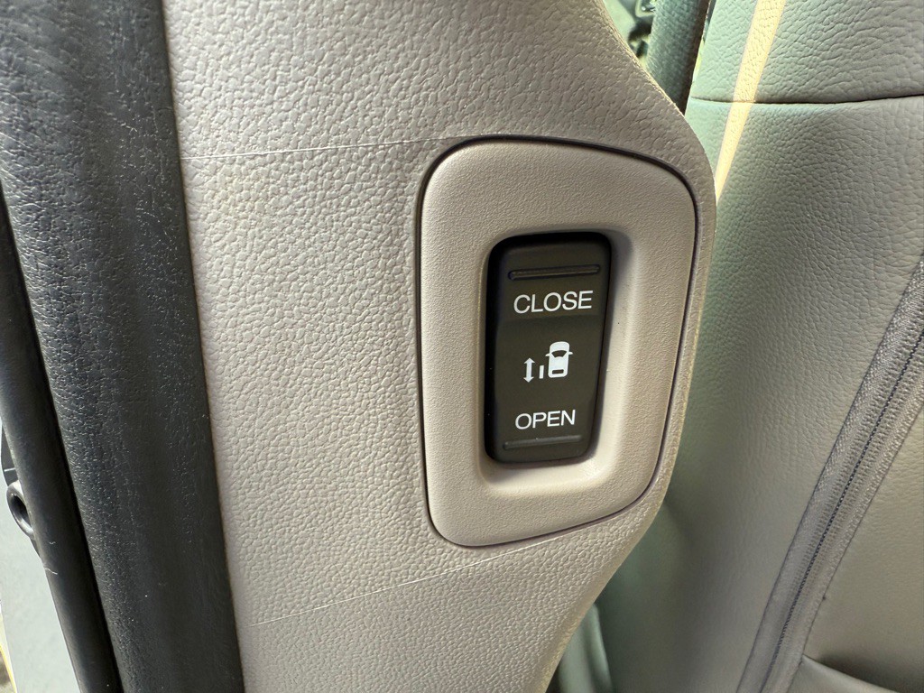 2012 Honda Odyssey Image 24