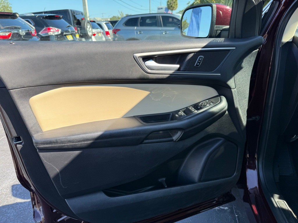 2021 Ford Edge Image 8