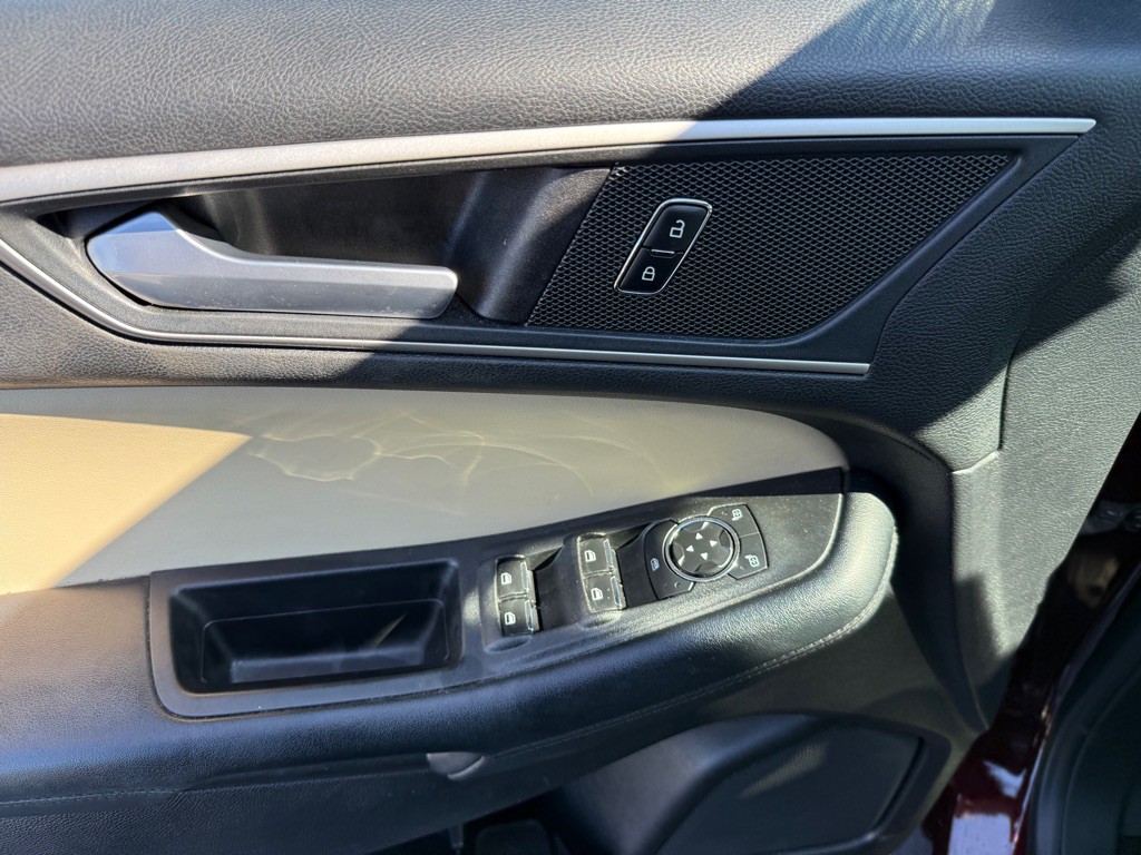 2021 Ford Edge Image 9