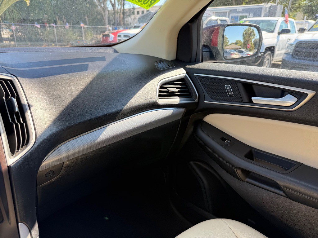 2021 Ford Edge Image 16