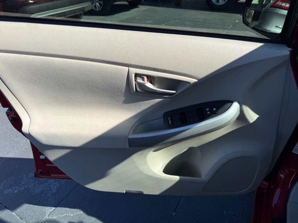 2013 Toyota Prius Image 8