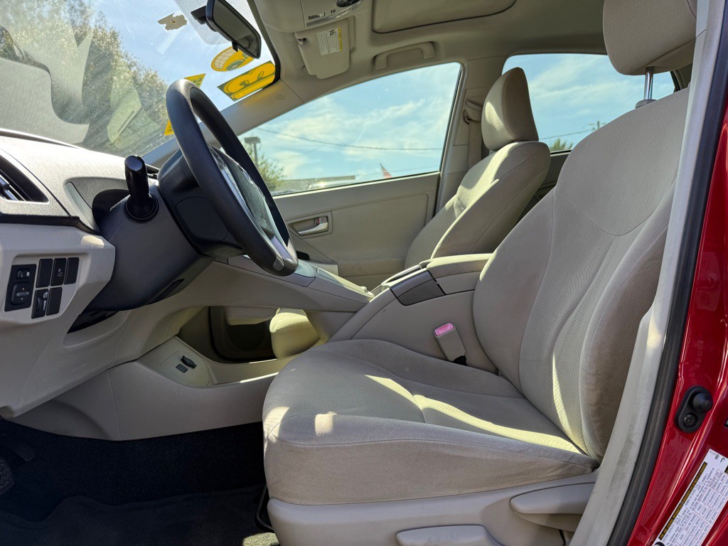 2013 Toyota Prius Image 10