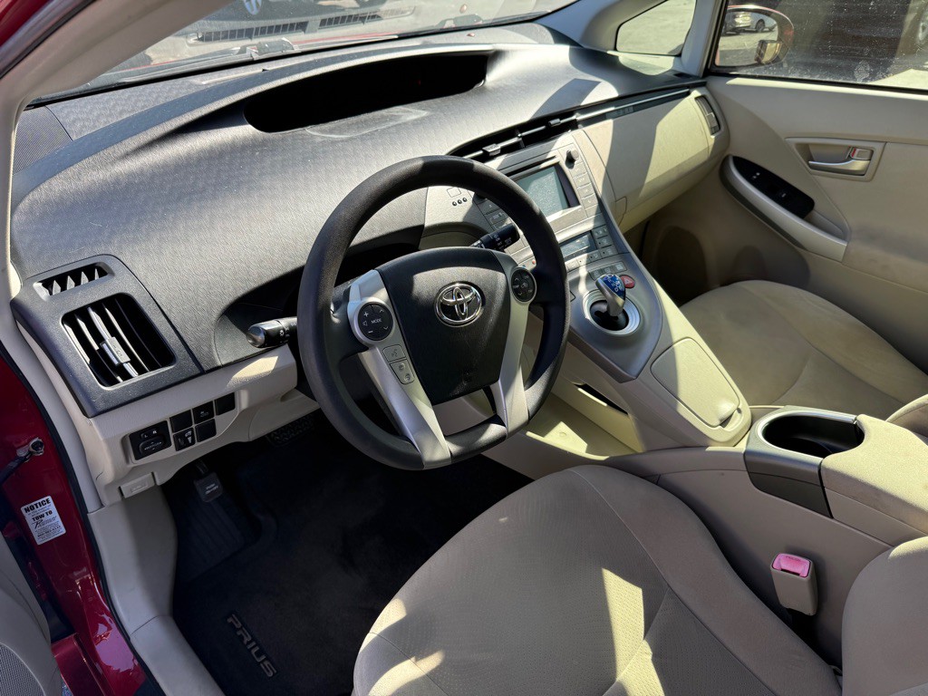 2013 Toyota Prius Image 11
