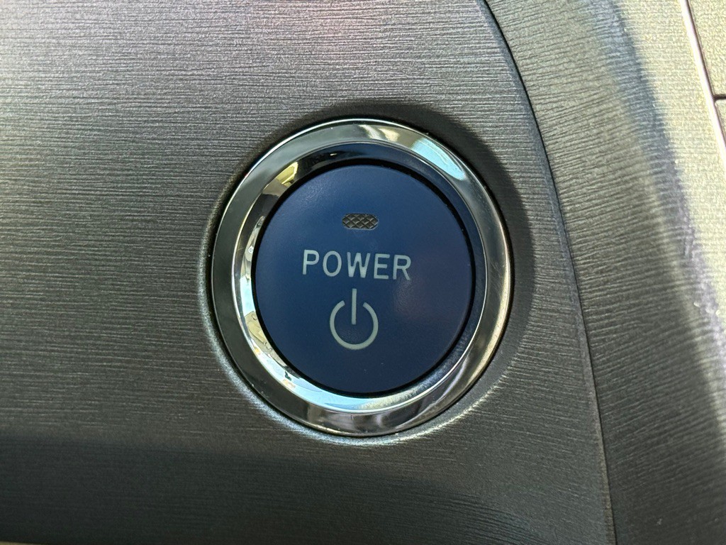 2013 Toyota Prius Image 16