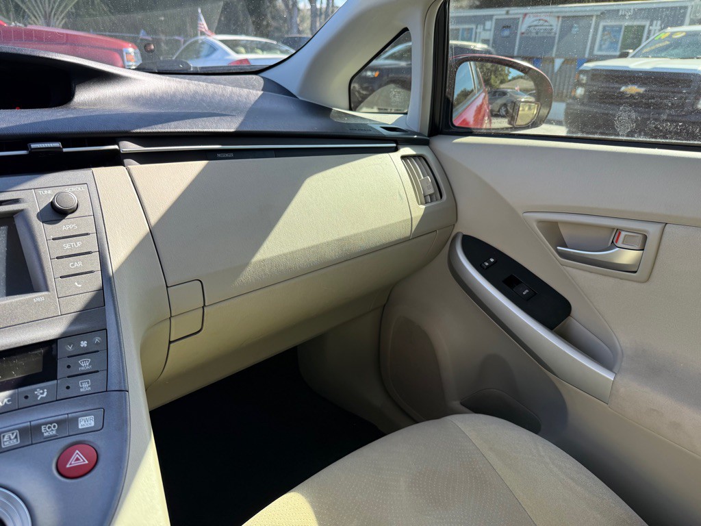 2013 Toyota Prius Image 18