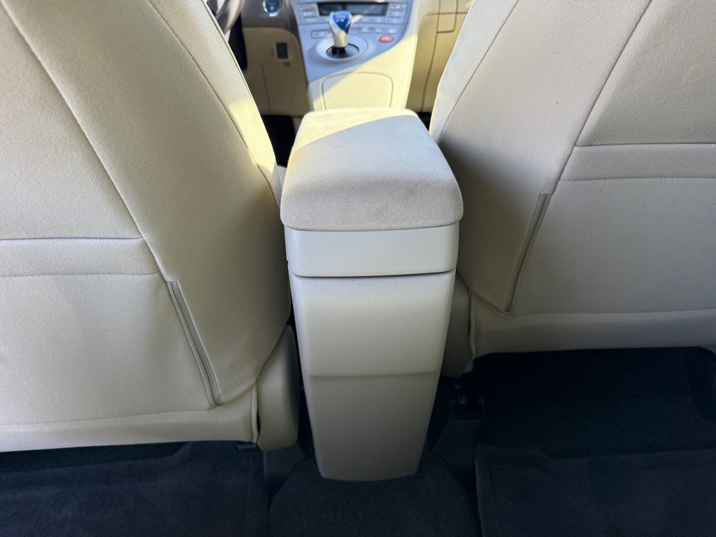 2013 Toyota Prius Image 24