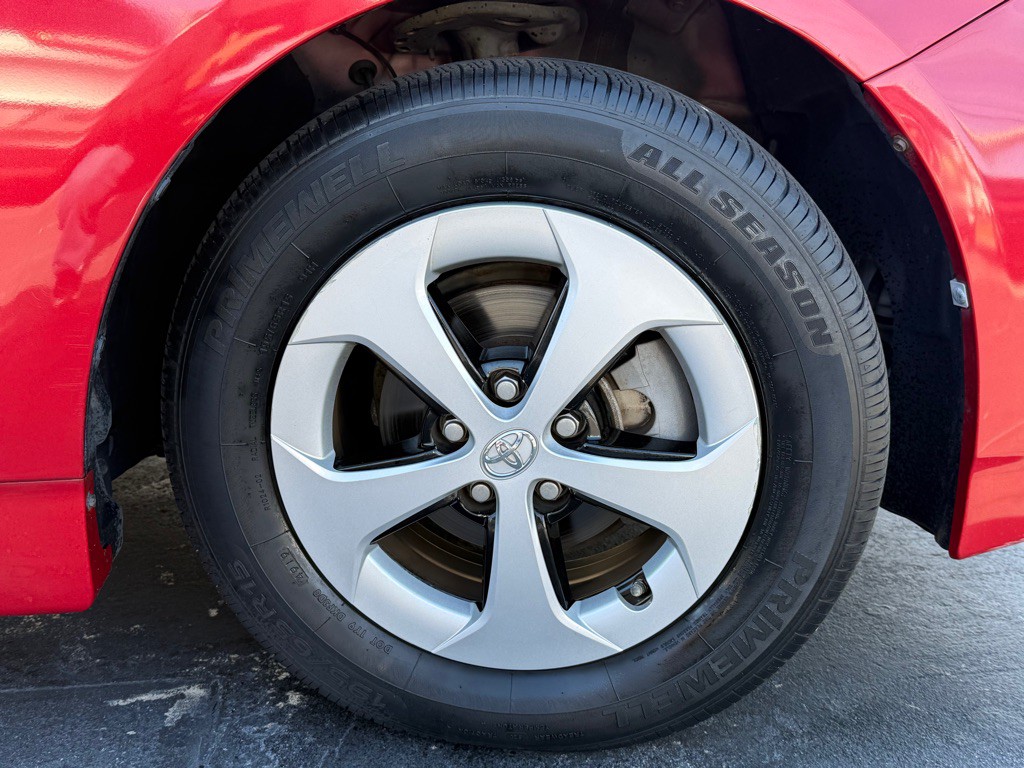 2013 Toyota Prius Image 28