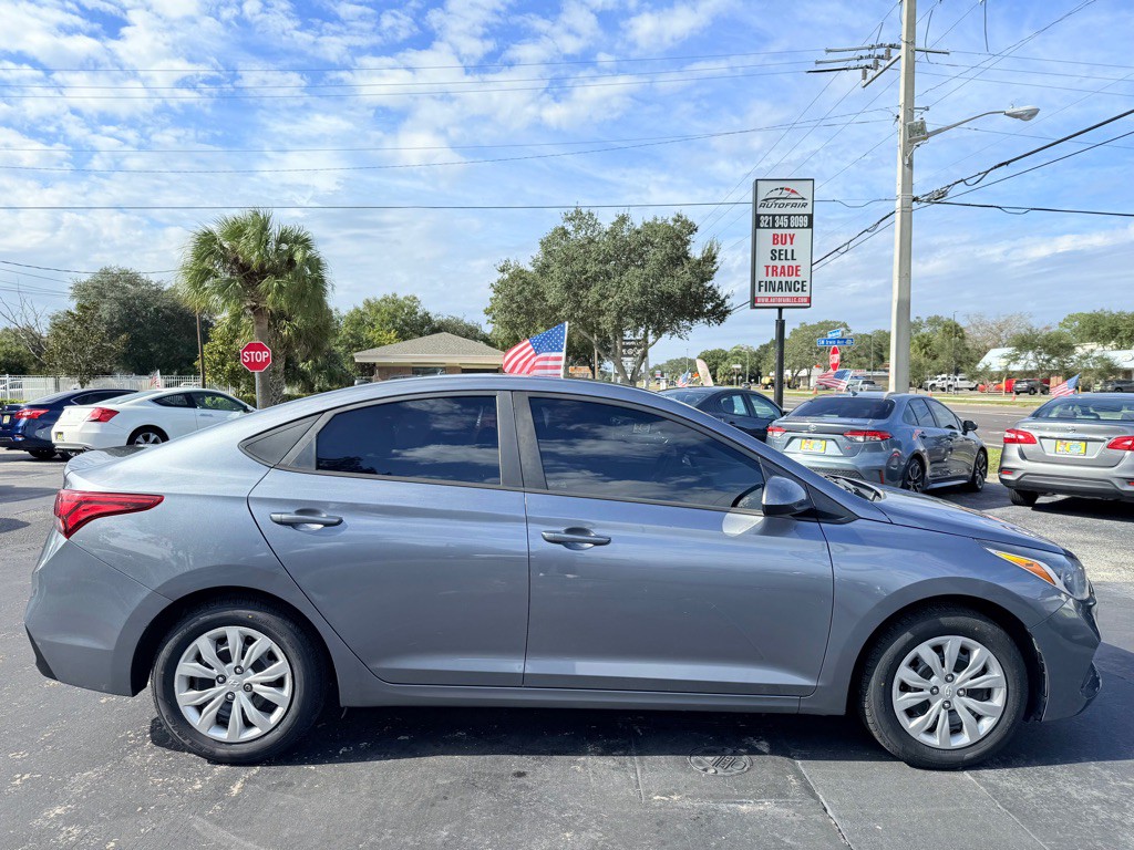 2020 Hyundai Accent Image 3