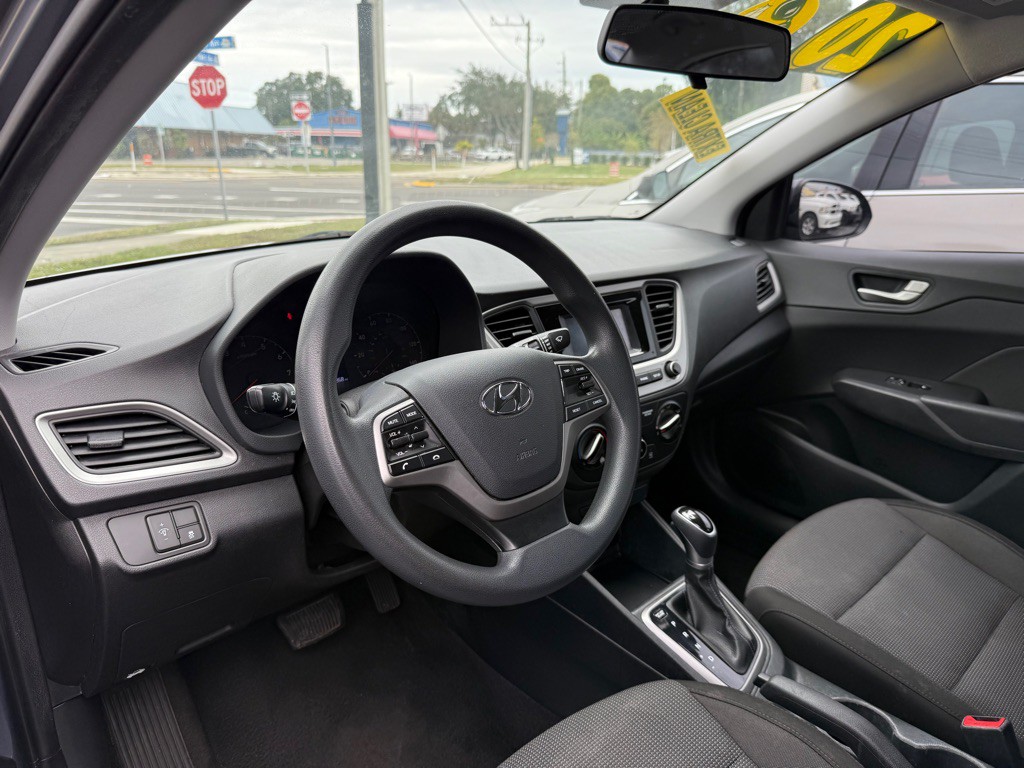 2020 Hyundai Accent Image 9