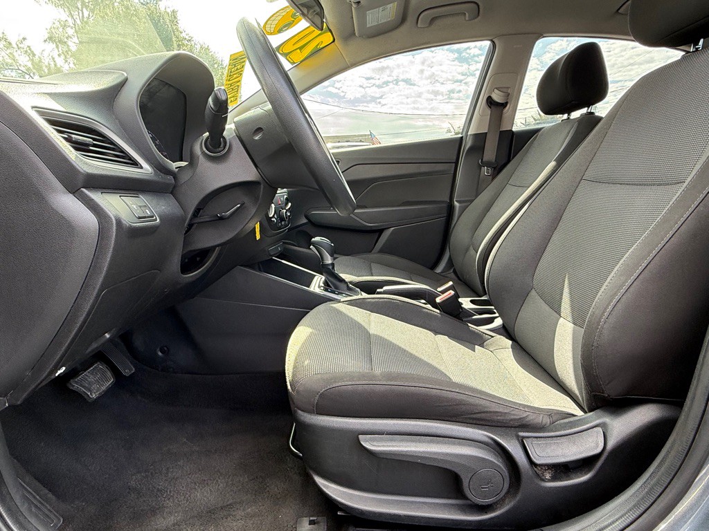 2020 Hyundai Accent Image 10