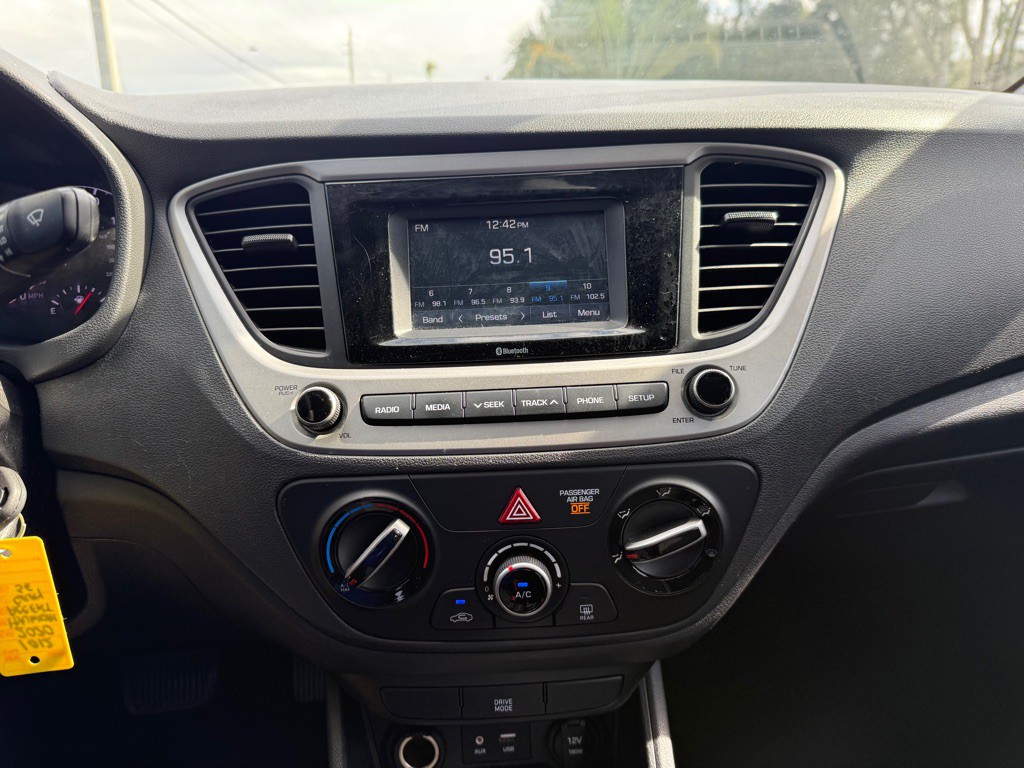 2020 Hyundai Accent Image 14