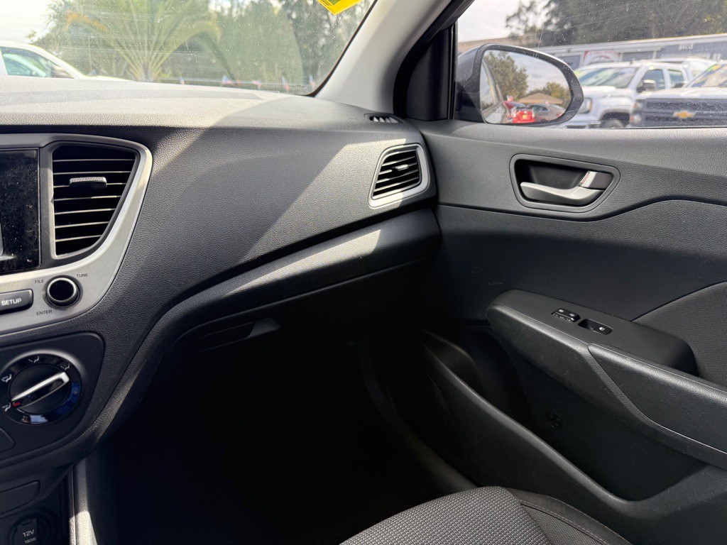 2020 Hyundai Accent Image 16