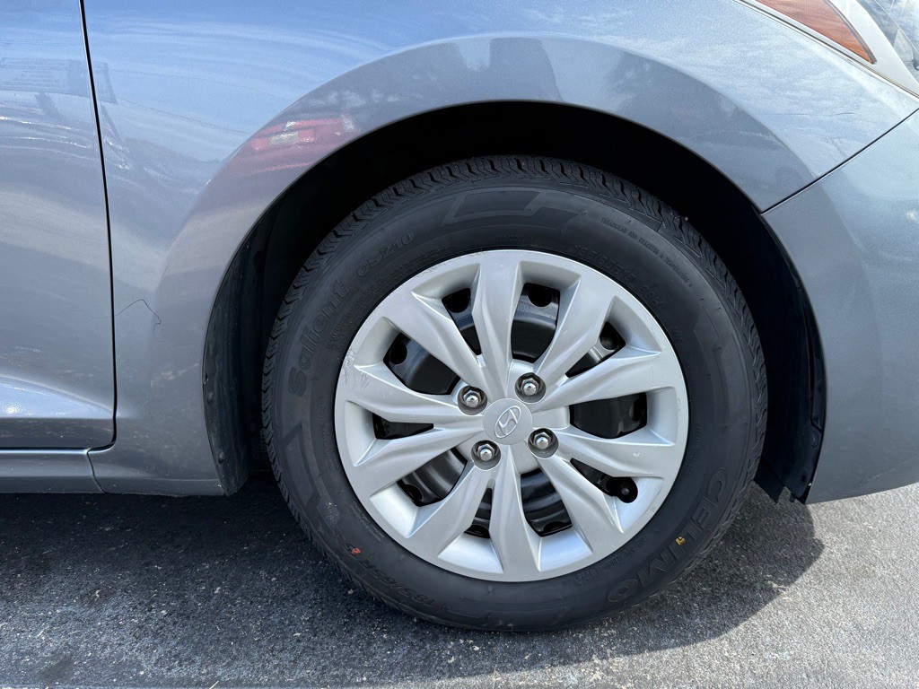 2020 Hyundai Accent Image 24