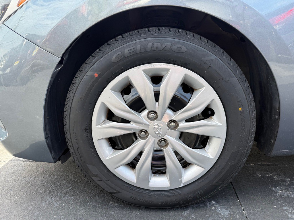 2020 Hyundai Accent Image 26