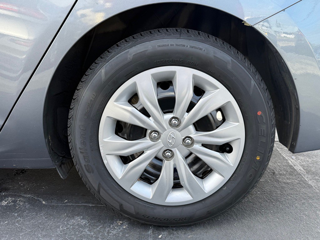 2020 Hyundai Accent Image 27