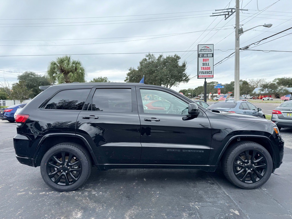 2017 Jeep Grand Cherokee Image 3