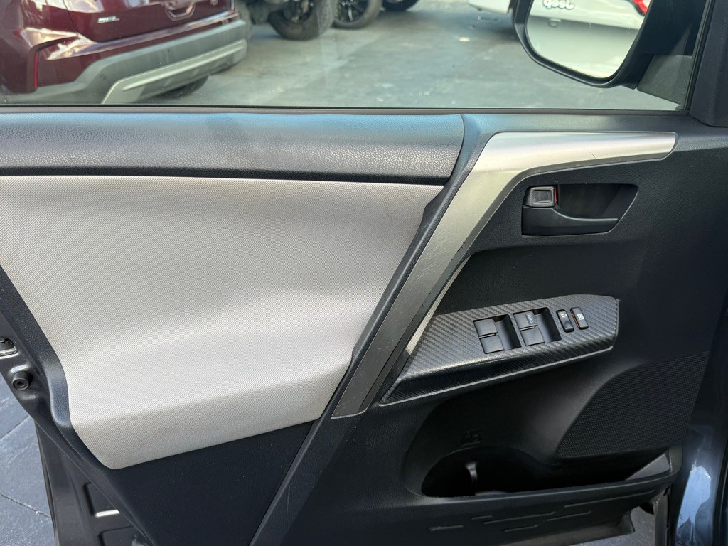 2015 Toyota Rav4 Image 8
