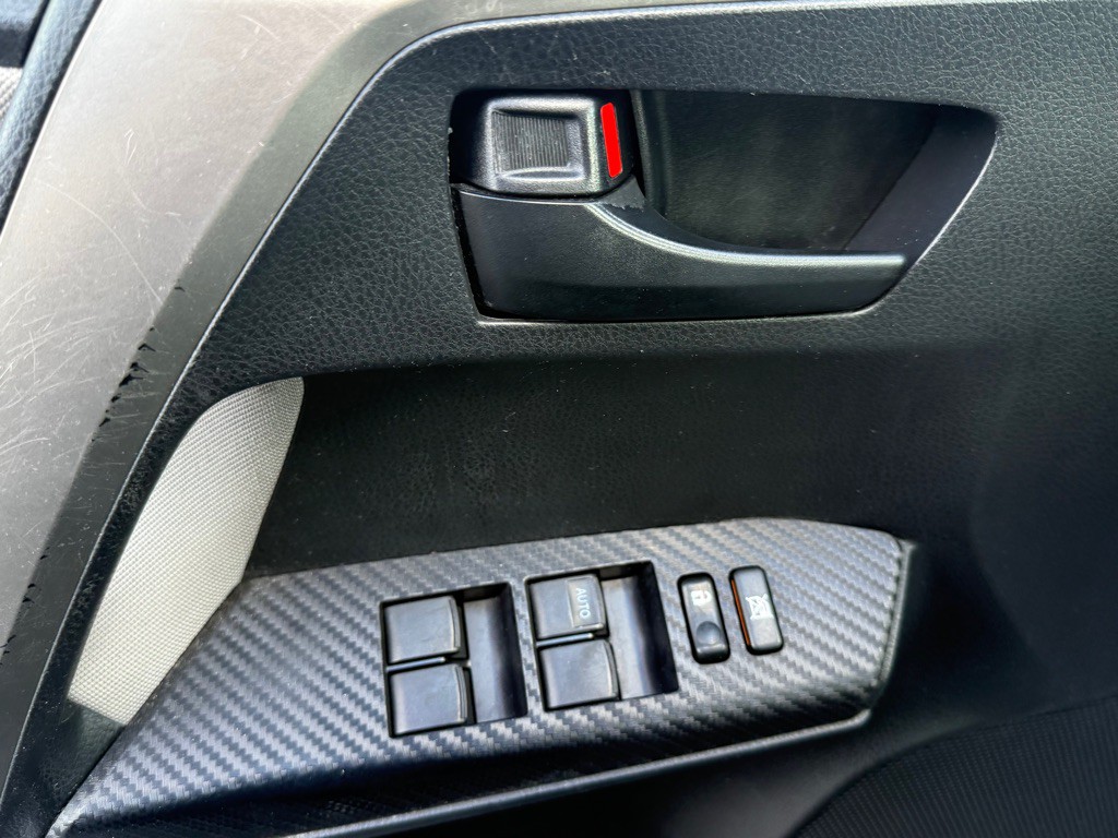 2015 Toyota Rav4 Image 9