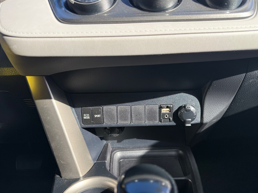 2015 Toyota Rav4 Image 15