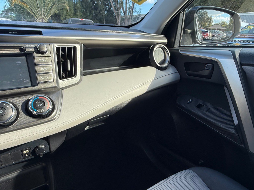 2015 Toyota Rav4 Image 19