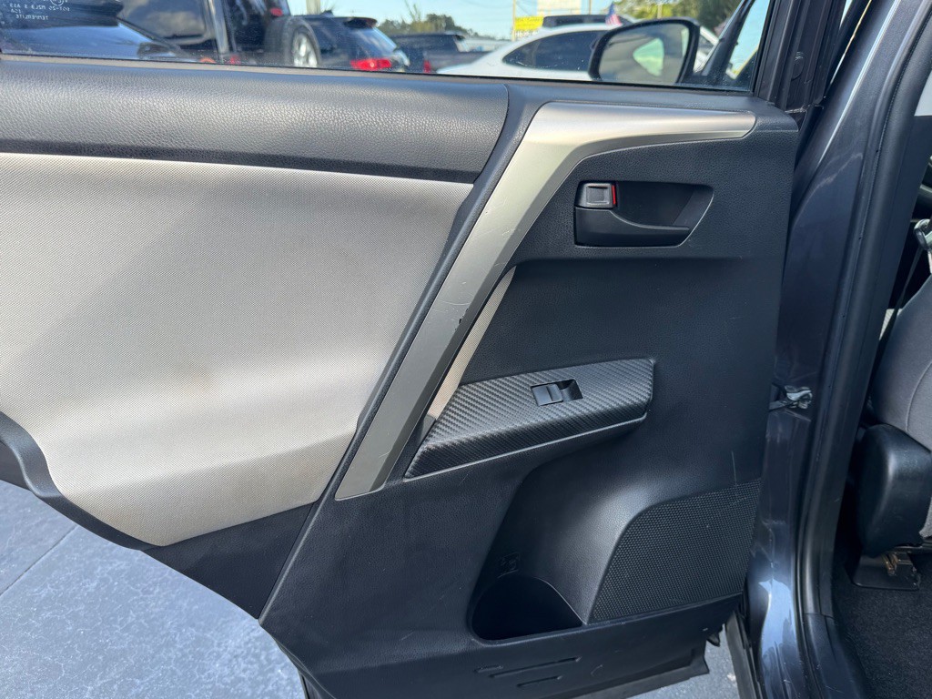 2015 Toyota Rav4 Image 23