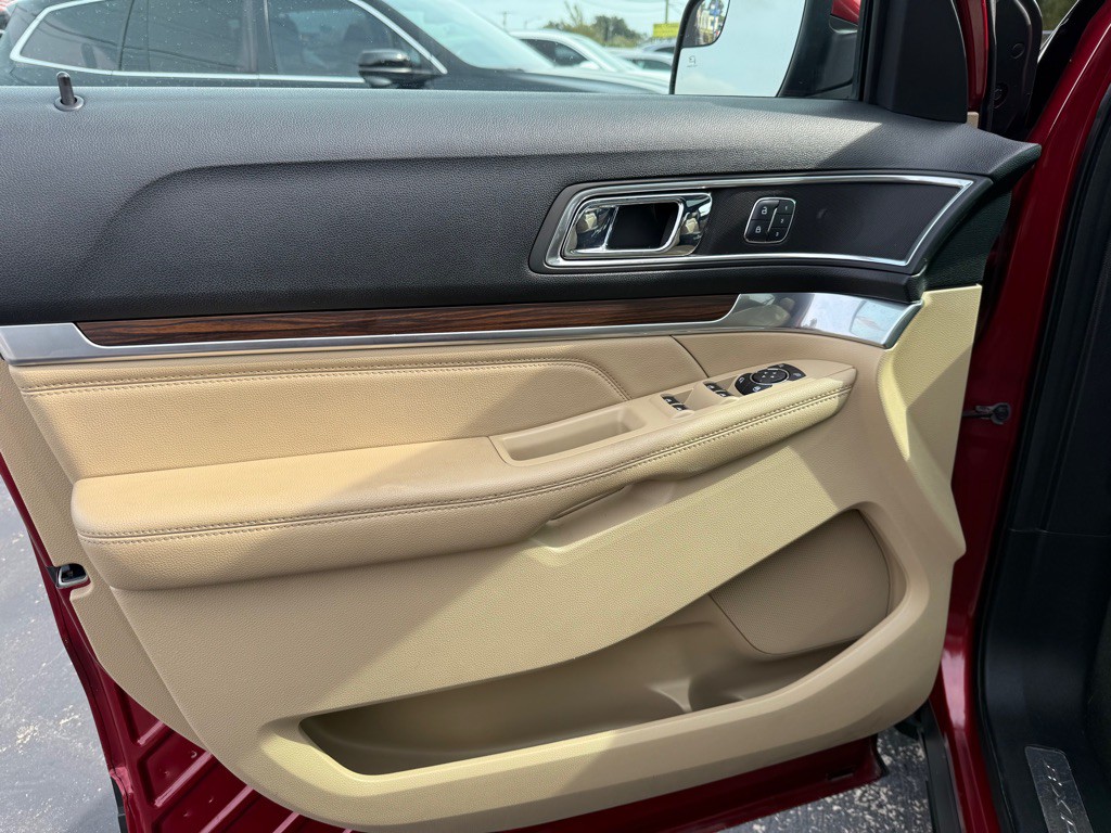 2017 Ford Explorer Image 8