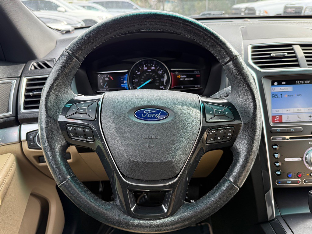 2017 Ford Explorer Image 13