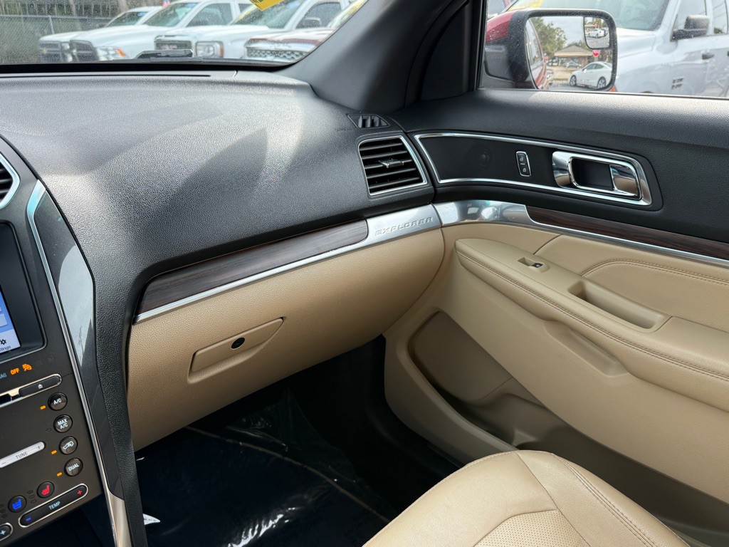 2017 Ford Explorer Image 18