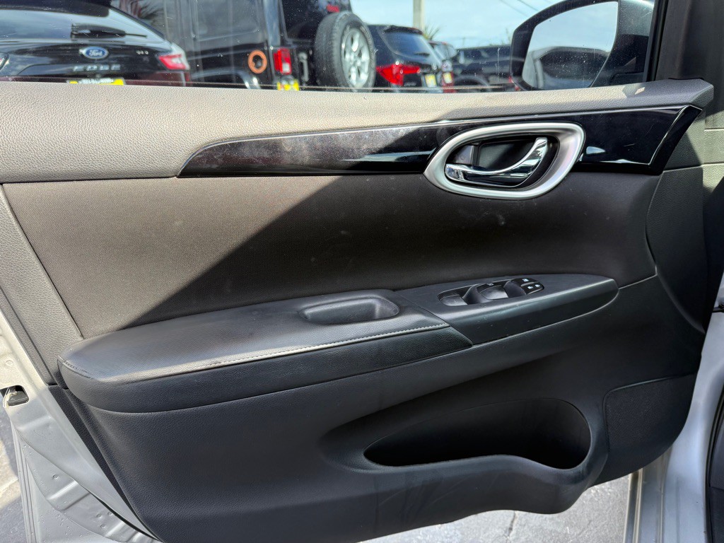 2017 Nissan Sentra Image 8