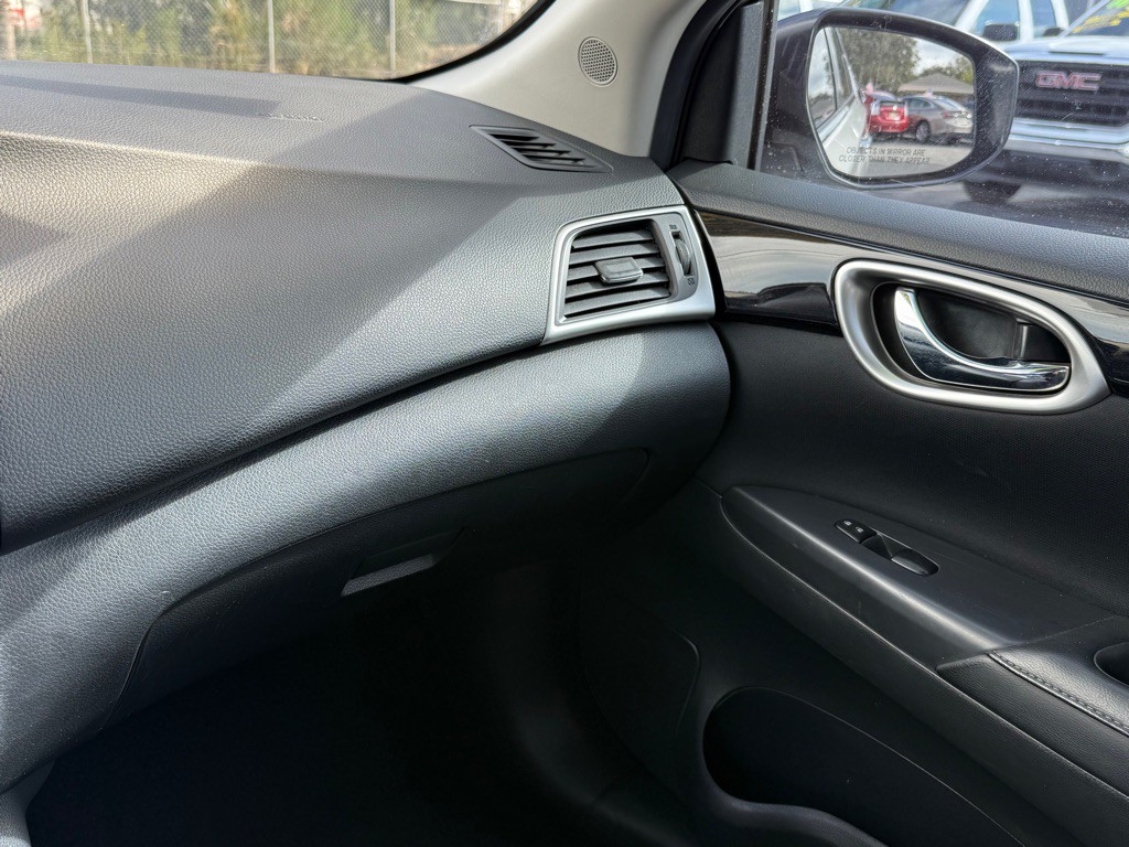 2017 Nissan Sentra Image 19