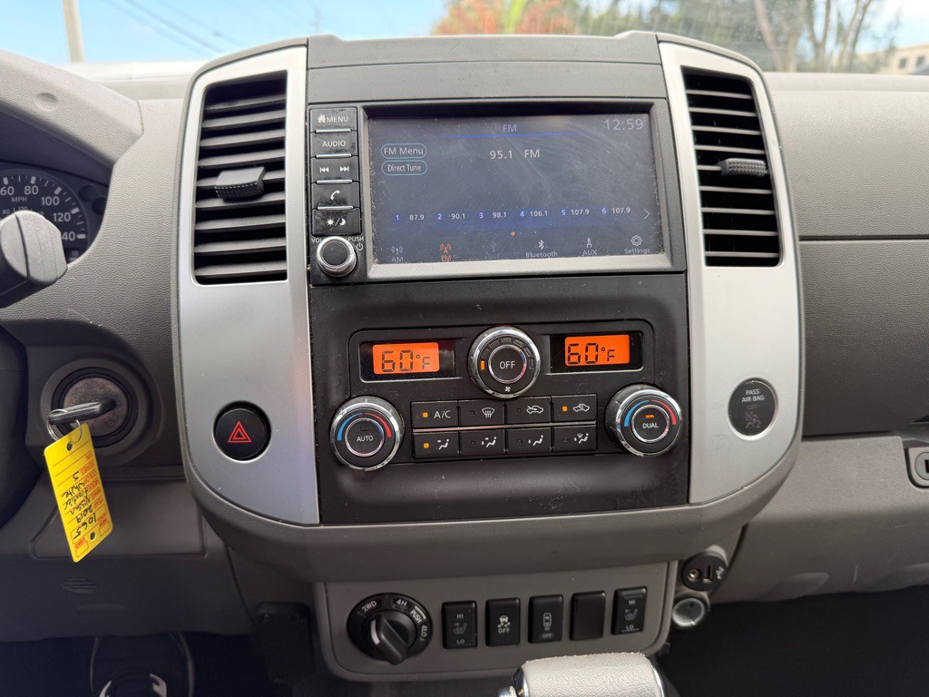 2019 Nissan Frontier Image 15