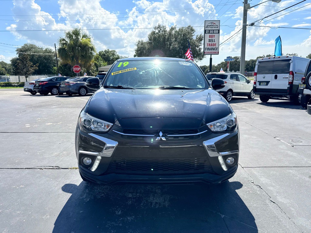 2019 Mitsubishi Outlander Image 2