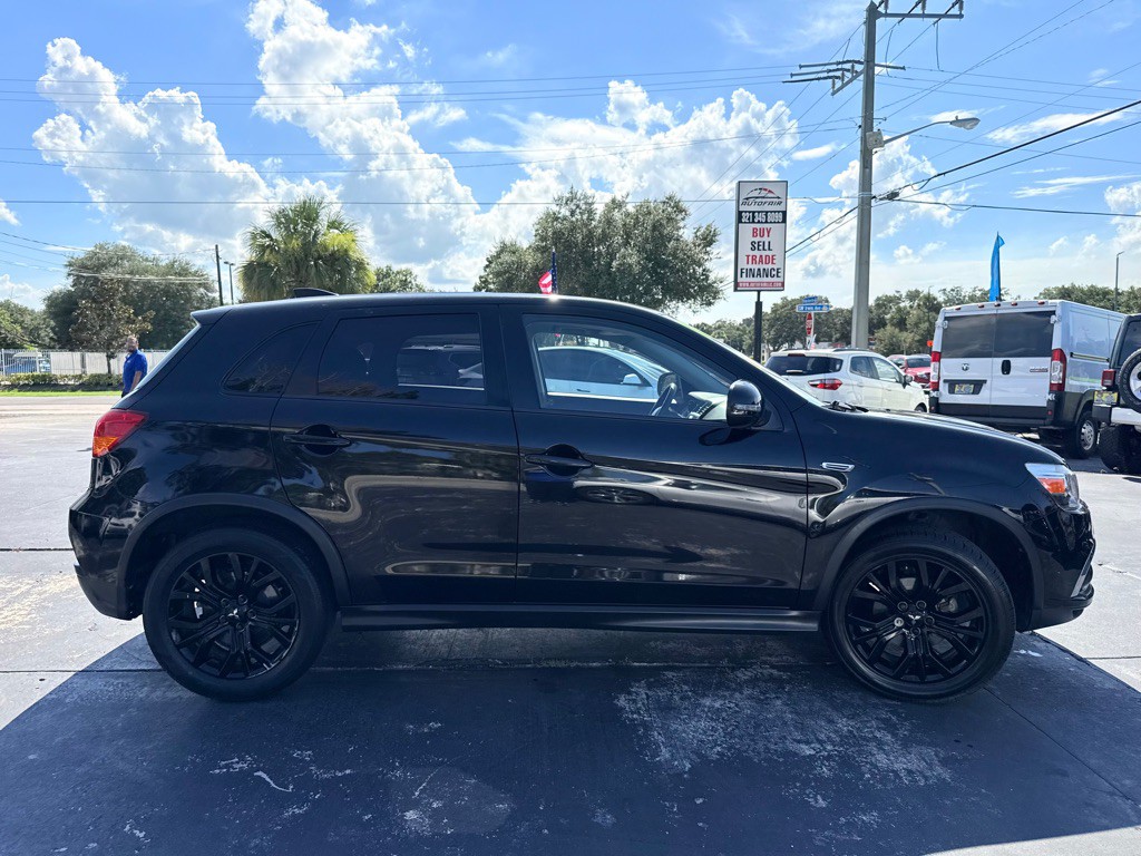 2019 Mitsubishi Outlander Image 3