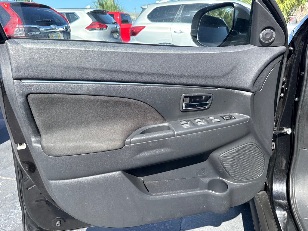 2019 Mitsubishi Outlander Image 8