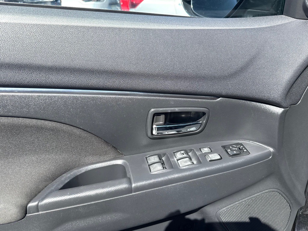 2019 Mitsubishi Outlander Image 9